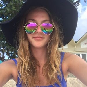 Meet your Posher, Samara